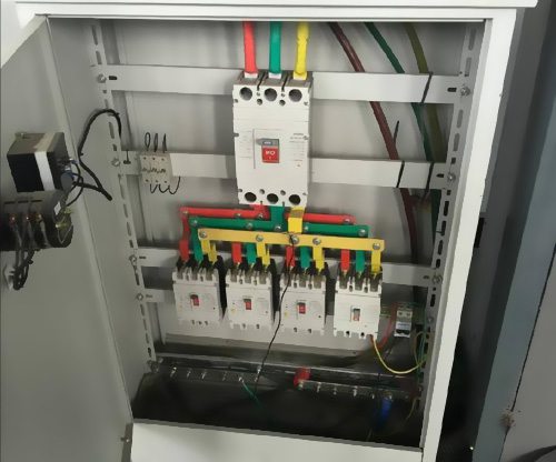 電動(dòng)機(jī)配電箱